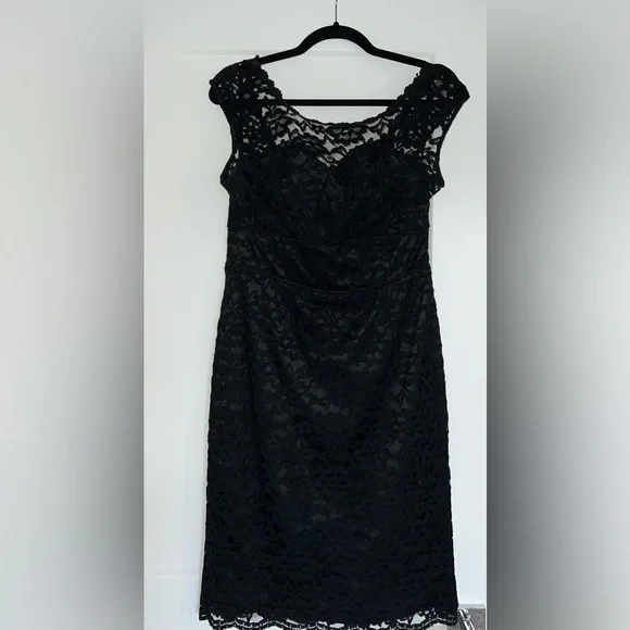 white house black market lace sheath dress White House Black Market Crocheted Lace Sheath Dress Size 2 Sleeveless whbm EUC